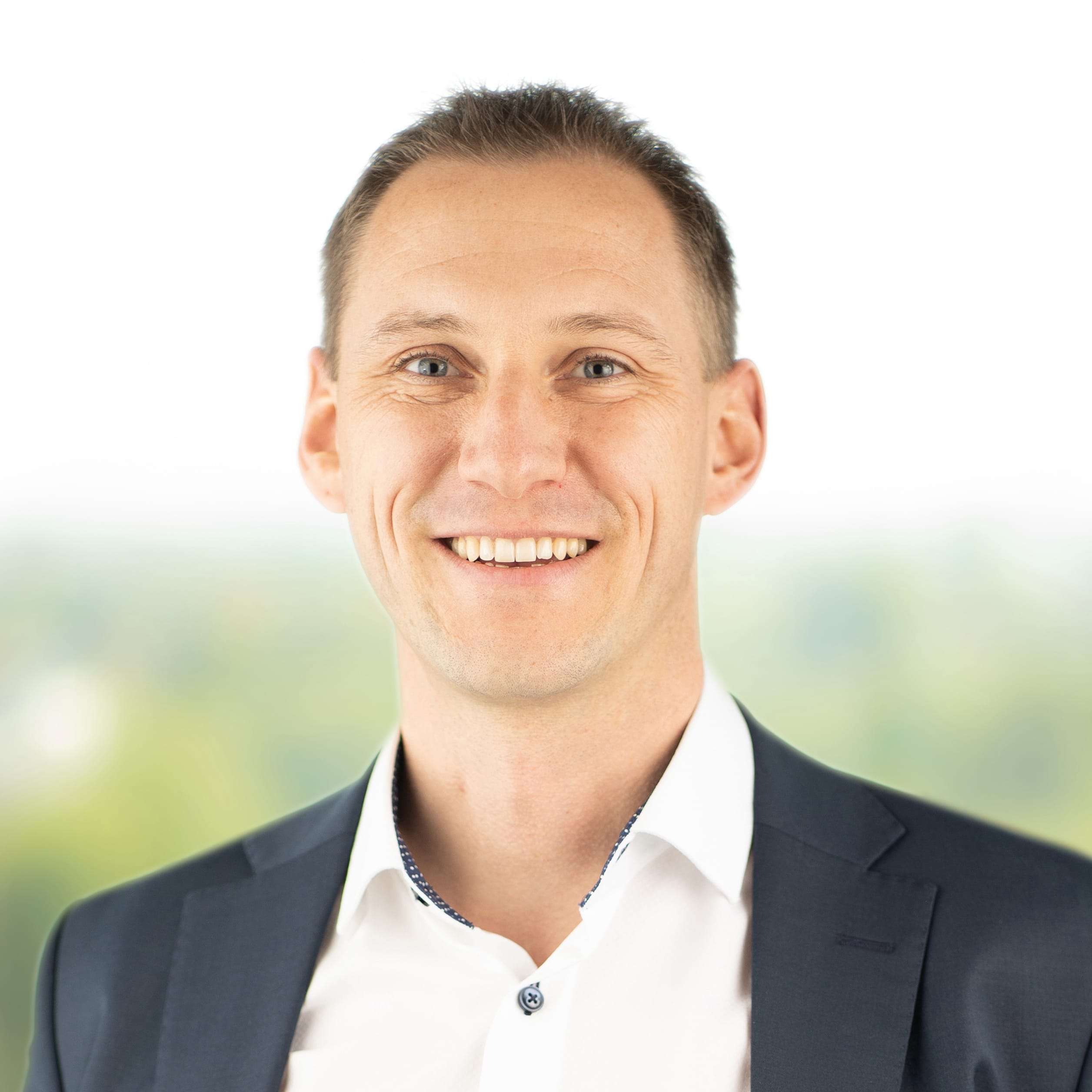 Dr. Michael Téglás